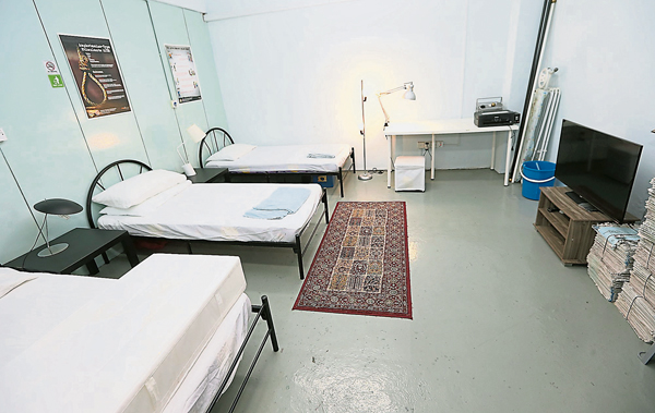 在戒毒期间,病人被建议在戒毒期间,病人被建议在中心为留宿,避免接触外界,戒毒成功率会更高。在中心为留宿,避免接触外界,戒毒成功率会更高。