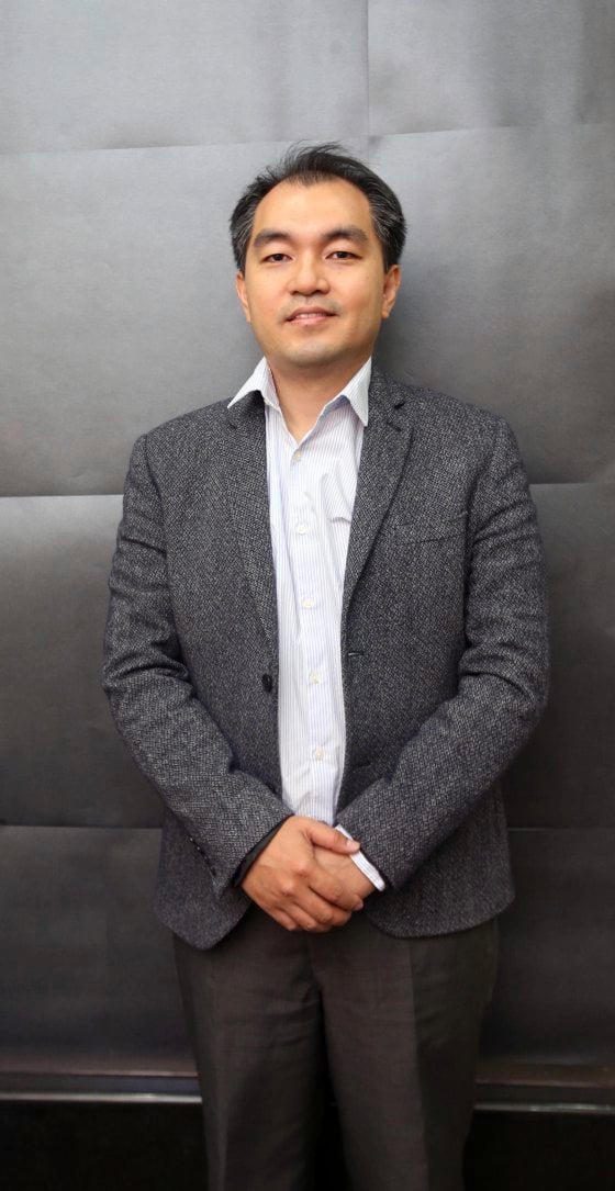 吴哲东 / 换晶体没改善视力? 恐角膜受损 手术可植全层或内层