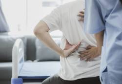 问医-戴之钦-物理治疗能否矫正脊侧-强肌稳脊-惟中重度助益有限